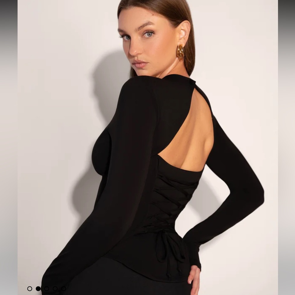 NWT TA3 Black Shapey Crew Neck Top Open Back Long Sleeve Size 2XL